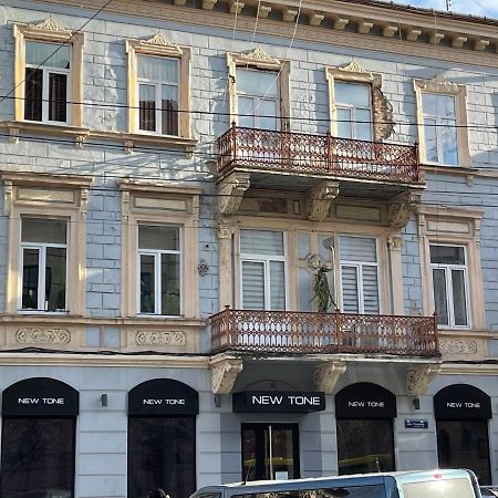 Lux Apartment In Zentrum Чернивци Екстериор снимка