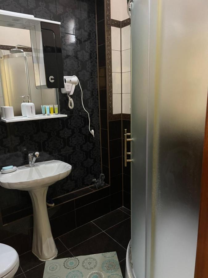 Lux Apartment In Zentrum Чернивци Екстериор снимка