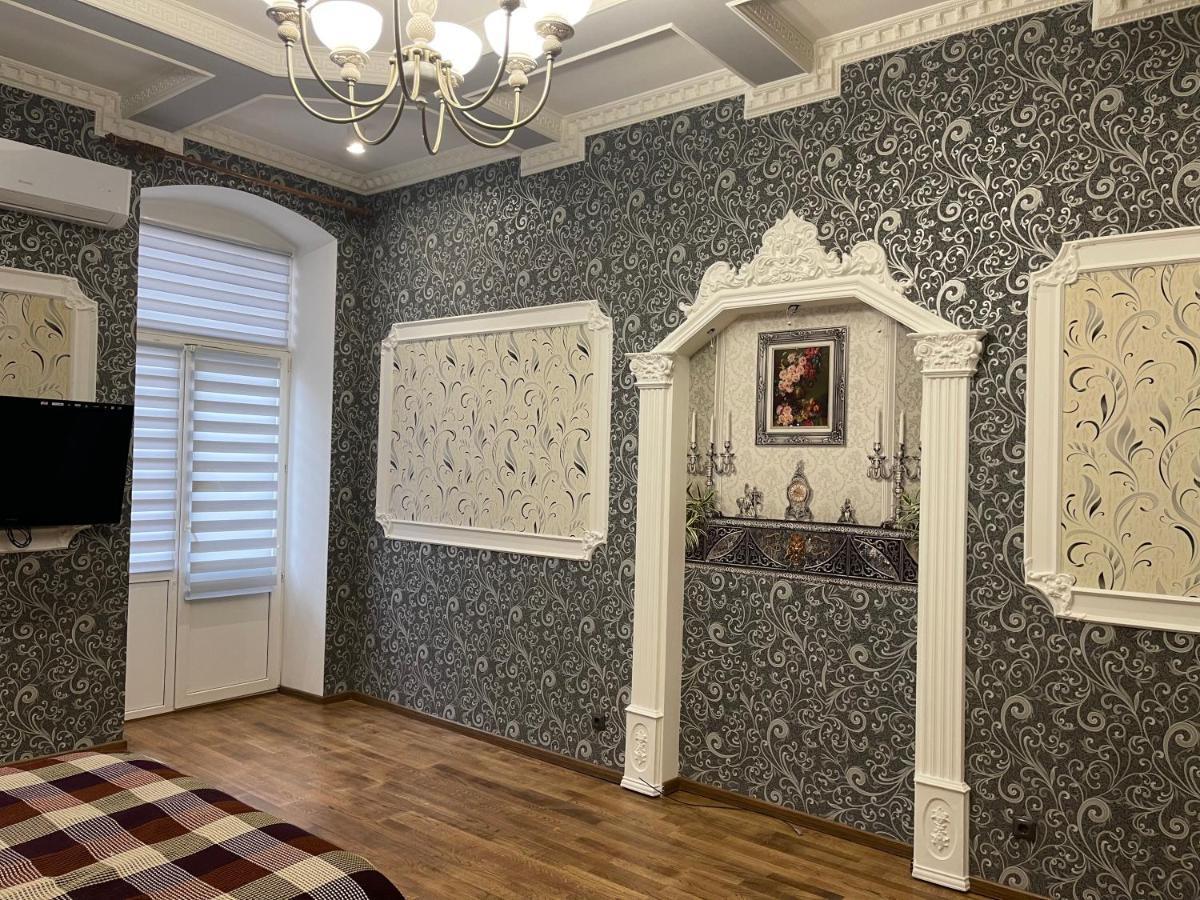 Lux Apartment In Zentrum Чернивци Екстериор снимка