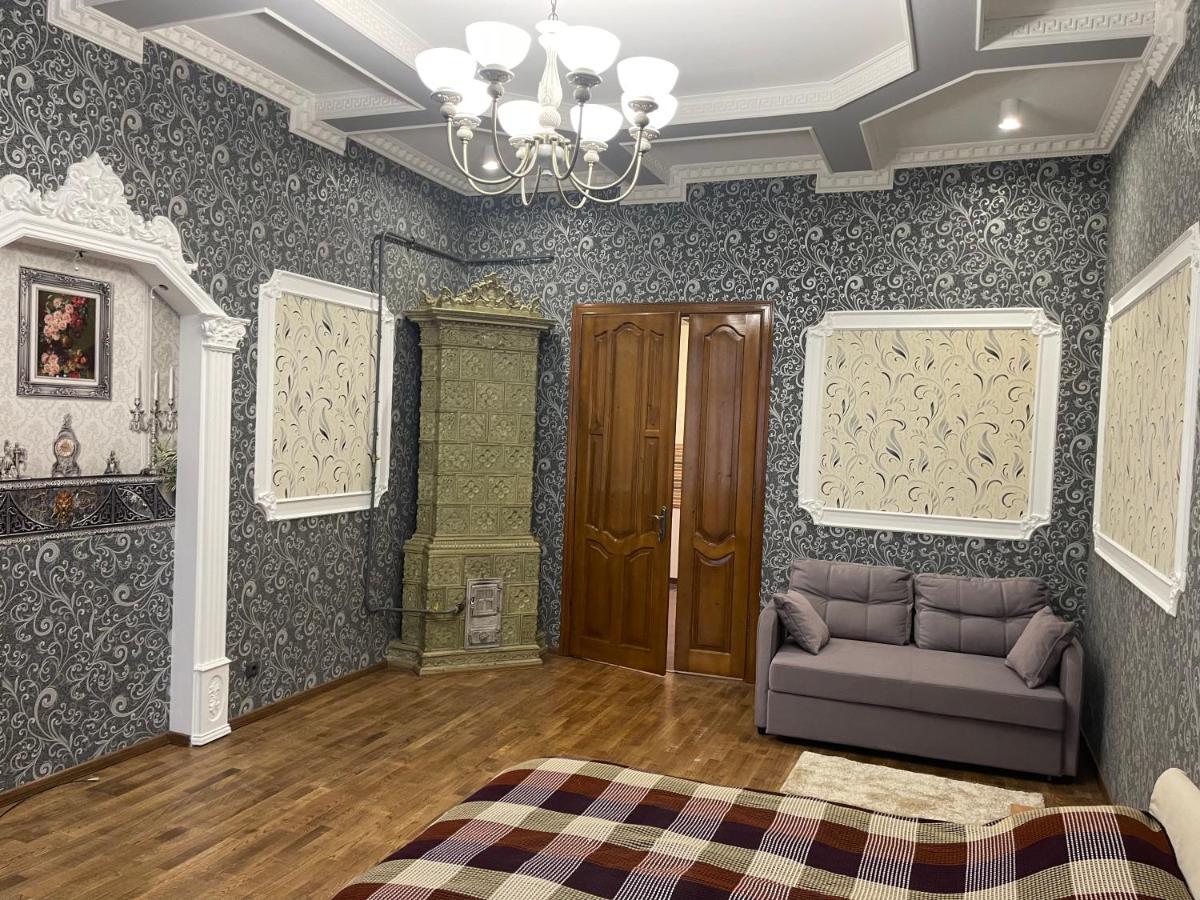 Lux Apartment In Zentrum Чернивци Екстериор снимка