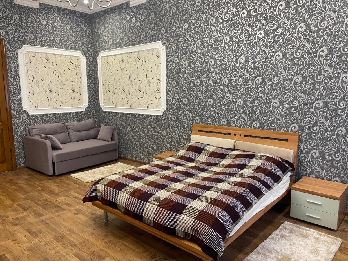 Lux Apartment In Zentrum Чернивци Екстериор снимка