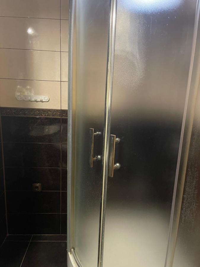 Lux Apartment In Zentrum Чернивци Екстериор снимка